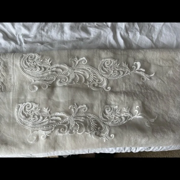 Maggie Sottero wedding dress - Picture 7 of 10